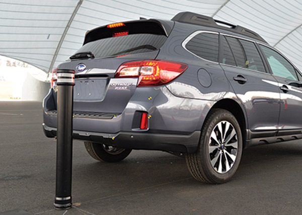 IIHS rear-into-pole